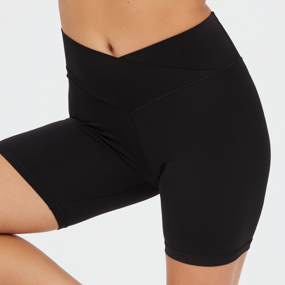 aerie OFFLINE Real Me Crossover 7” Bike Short
